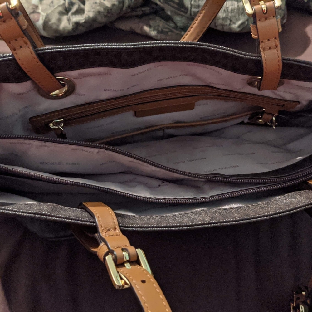 Michael kors handbag - Picture 2 of 2